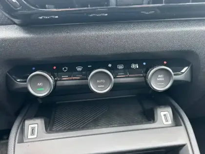 Photo 23 Citroën C4  Hybride 145 e-DCS6