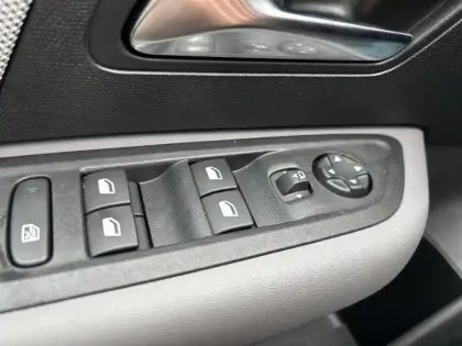 Photo 19 Citroën C4  Hybride 145 e-DCS6