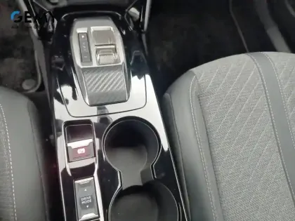 Photo 18 Peugeot 2008  Hybrid 136 e-DCS6