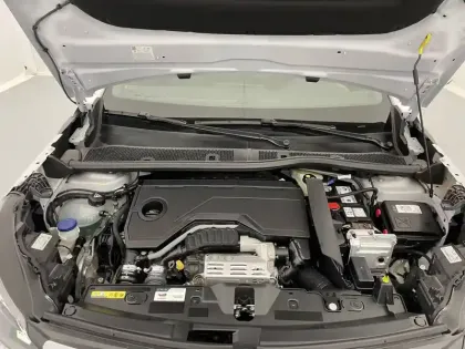 Photo 6 Peugeot 2008  Hybrid 136 e-DCS6