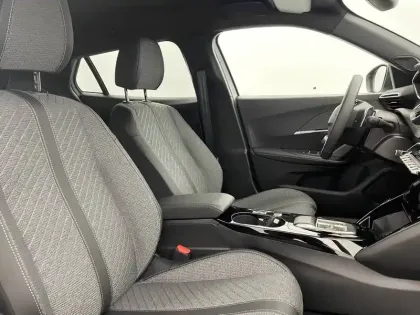 Photo 44 Peugeot 2008  Hybrid 136 e-DCS6