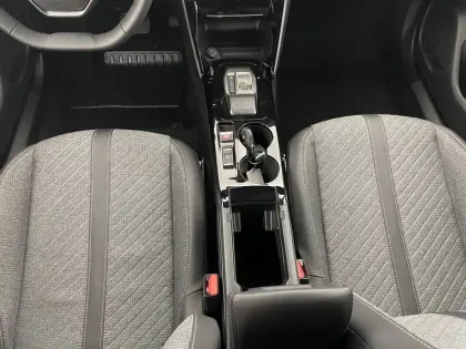 Photo 10 Peugeot 2008  Hybrid 136 e-DCS6