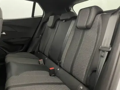 Photo 54 Peugeot 2008  Hybrid 136 e-DCS6