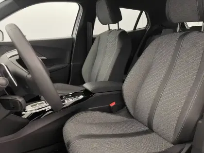 Photo 62 Peugeot 2008  Hybrid 136 e-DCS6