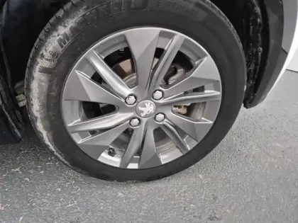 Photo 10 Peugeot 208  Electrique 50 kWh 136ch