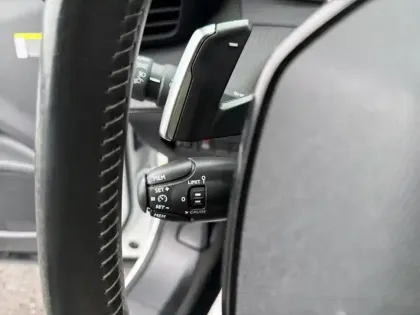 Photo 16 Peugeot 2008  BlueHDi 130 S&S EAT8 Allure