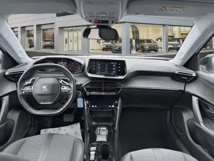 Photo 9 Peugeot 2008  BlueHDi 130 S&S EAT8 Allure