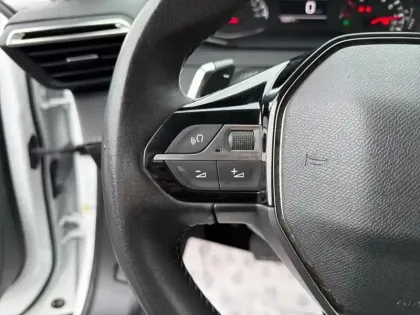 Photo 18 Peugeot 2008  BlueHDi 130 S&S EAT8 Allure