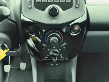 Photo 12 Citroën C1  VTi 72 S&S Feel