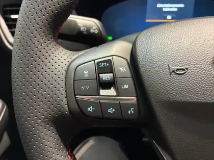 Photo 15 Ford Kuga 2.5 Duratec 180ch Hybrid FlexiFuel ST-Line X Powershift