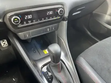 Photo 11 Toyota Yaris Hybride 116h GR SPORT TECHNO