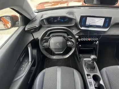 Photo 24 Peugeot 2008 II 1.2 PT 130 S&S ALLURE BUSINESS