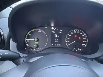 Photo 17 Toyota Yaris Hybride 116h Dynamic