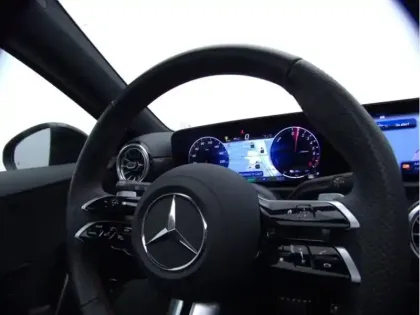 Photo 10 Mercedes Classe A 250 e Hybrid EQ AMG Line