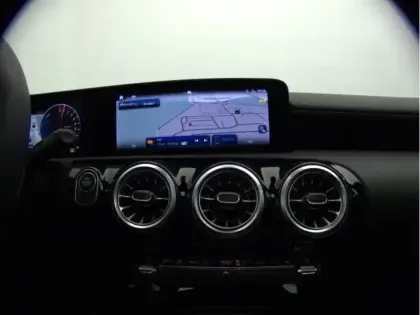 Photo 11 Mercedes Classe A 250 e Hybrid EQ AMG Line