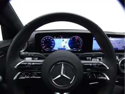 Photo 22 Mercedes Classe A 250 e Hybrid EQ AMG Line