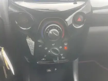 Photo 12 Toyota Aygo 1.0 72 ch x-cite