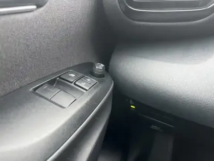 Photo 16 Toyota Yaris 70 VVT-i Dynamic