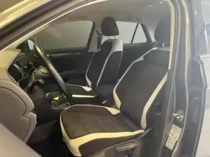 Photo 13 Volkswagen T-roc  2.0 TDI 150ch Carat S&S