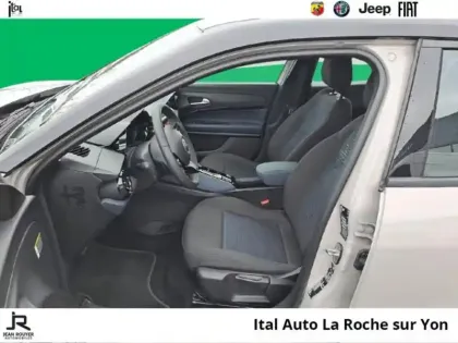 Photo 8 Alfa Romeo Junior  1.2 Ibrida 145ch e-DCT6