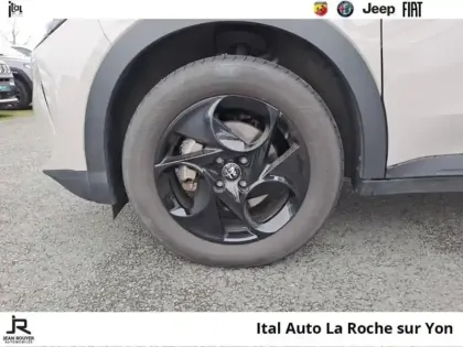 Photo 10 Alfa Romeo Junior  1.2 Ibrida 145ch e-DCT6