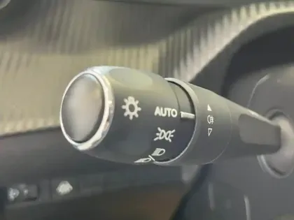 Photo 12 Peugeot 208  1.5 BlueHDi 100ch S&S Allure