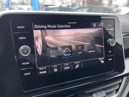 Photo 11 Volkswagen T-roc  1.5 TSI Evo2 150ch R-Line Edition