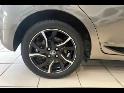 Photo 12 Toyota Yaris  100h Collection 5p