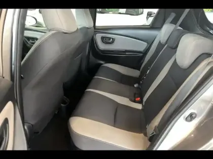 Photo 10 Toyota Yaris  100h Collection 5p