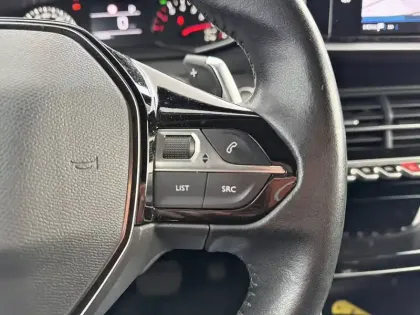 Photo 17 Peugeot 2008  PureTech 130 S&S EAT8