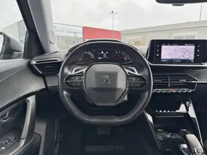 Photo 8 Peugeot 2008  PureTech 130 S&S EAT8