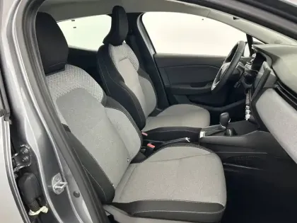 Photo 13 Renault Clio  E-Tech full hybrid 145 ch GSR2