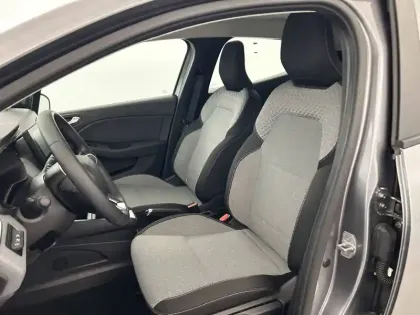Photo 8 Renault Clio  E-Tech full hybrid 145 ch GSR2