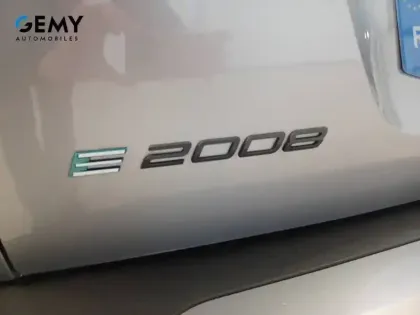 Photo 11 Peugeot 2008  Electrique 50 kWh 136 ch