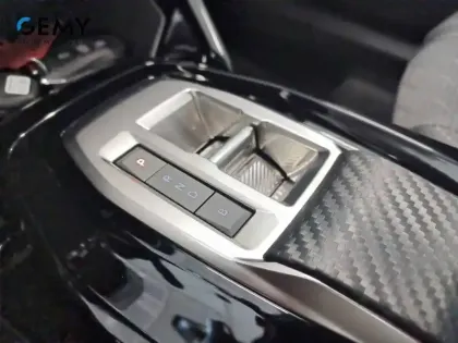 Photo 15 Peugeot 2008  Electrique 50 kWh 136 ch