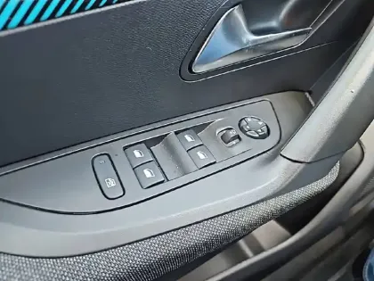 Photo 14 Peugeot 2008  Electrique 136 ch