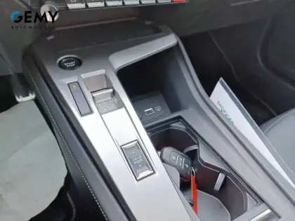 Photo 13 Peugeot 308  Electrique 55 kWh 156ch