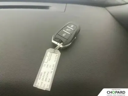 Photo 13 Peugeot 2008  Hybrid 136 e-DCS6