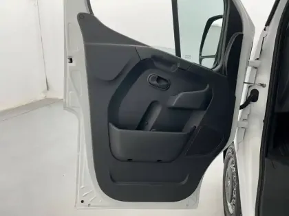 Photo 45 Renault Master  FGN TRAC F3500 L2H2 DCI 135