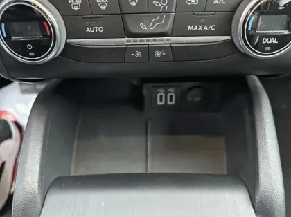 Photo 18 Ford Focus Gén. I Ph1 Base 5