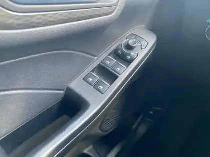 Photo 5 Ford Kuga 2.5 Duratec 180ch Hybrid FlexiFuel Titanium Business Powershift