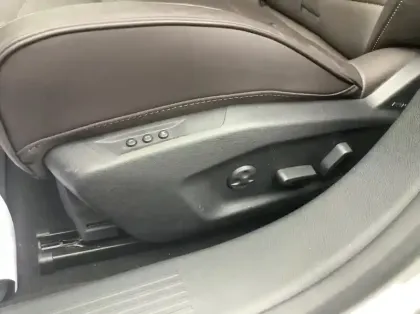 Photo 24 DS DS 4 BlueHDi 130 EAT8 Etoile - Cuir Nappa