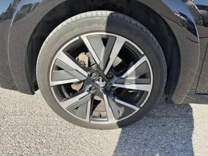 Photo 14 Peugeot 208  PureTech 100 S&S EAT8 GT