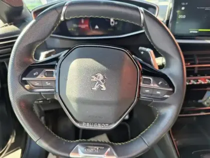 Photo 11 Peugeot 208  PureTech 100 S&S EAT8 GT