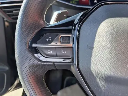 Photo 18 Peugeot 208  PureTech 100 S&S EAT8 GT