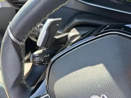 Photo 16 Peugeot 208  PureTech 100 S&S EAT8 GT