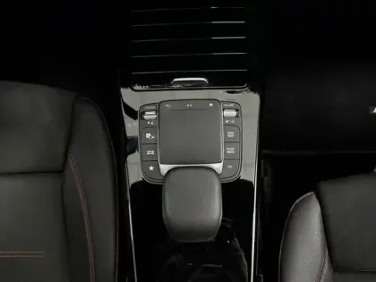 Photo 11 Mercedes Classe A 250 e AMG Line