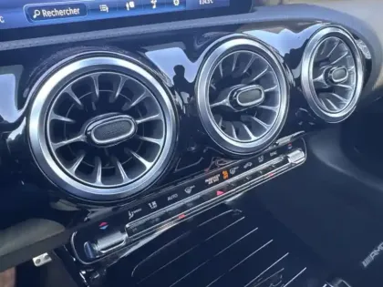 Photo 12 Mercedes Classe A 200 d AMG Line