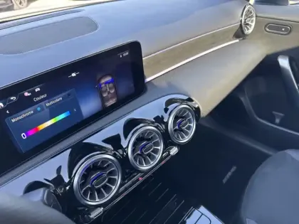 Photo 17 Mercedes Classe A 200 d AMG Line