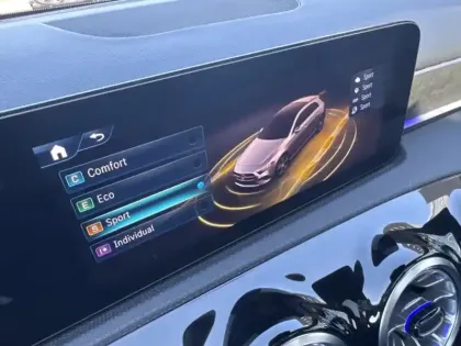 Photo 15 Mercedes Classe A 200 d AMG Line